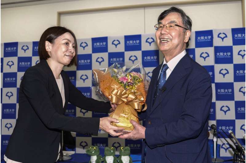 Osaka University professor Dr. Shimon Sakaguchi, right, receives flowers at a news conference in Suita, near Osaka, western Japan, Monday, Oct. 6, 2025, after he won the Nobel Prize in medicine. Credit: Shohei Miyano/Kyodo News via AP The Nobel Prize in medicine goes to 3 scientists for work on the human immune system